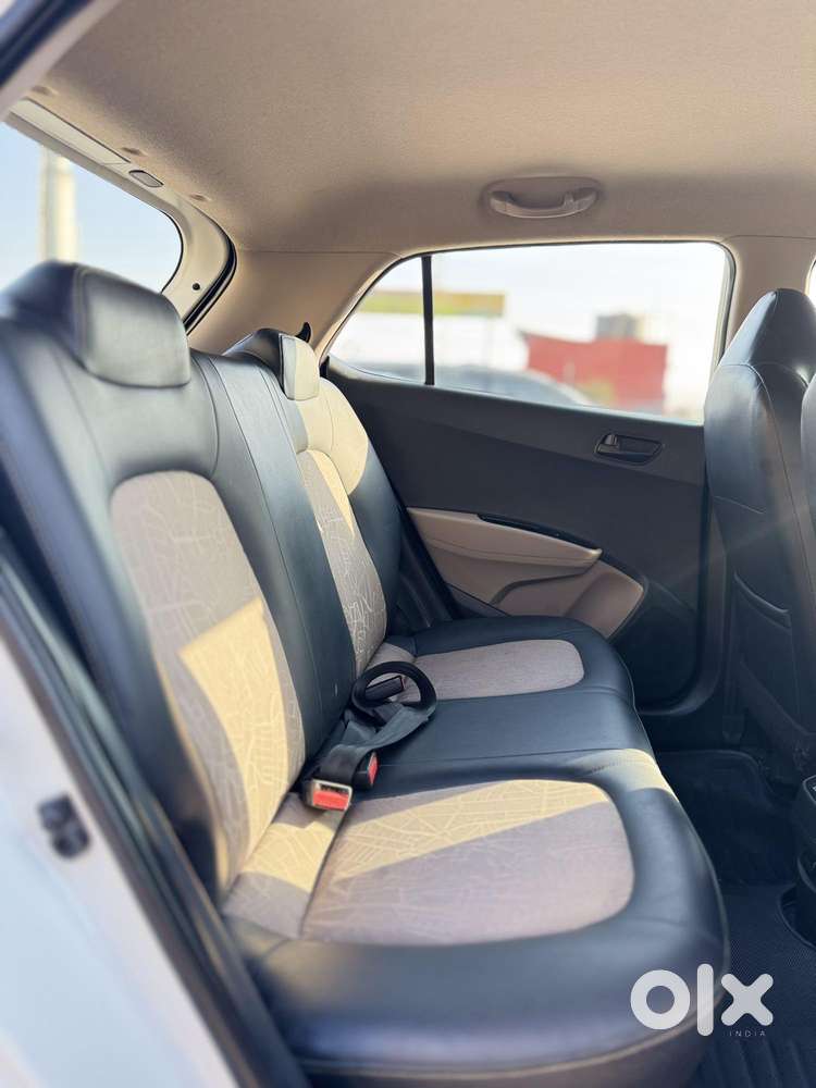 Hyundai Grand I10 Magna O At Petrol, 2016