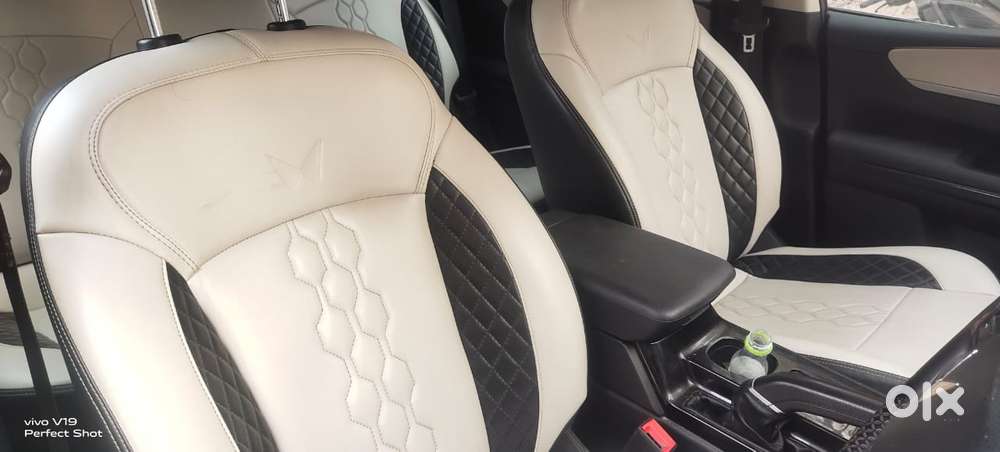 Mahindra Xuv700 2.0 Ax 5 Petrol Mt 7 Str, 2022, Petrol