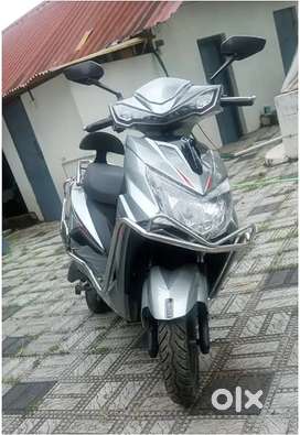 Battery scooty discount second hand price