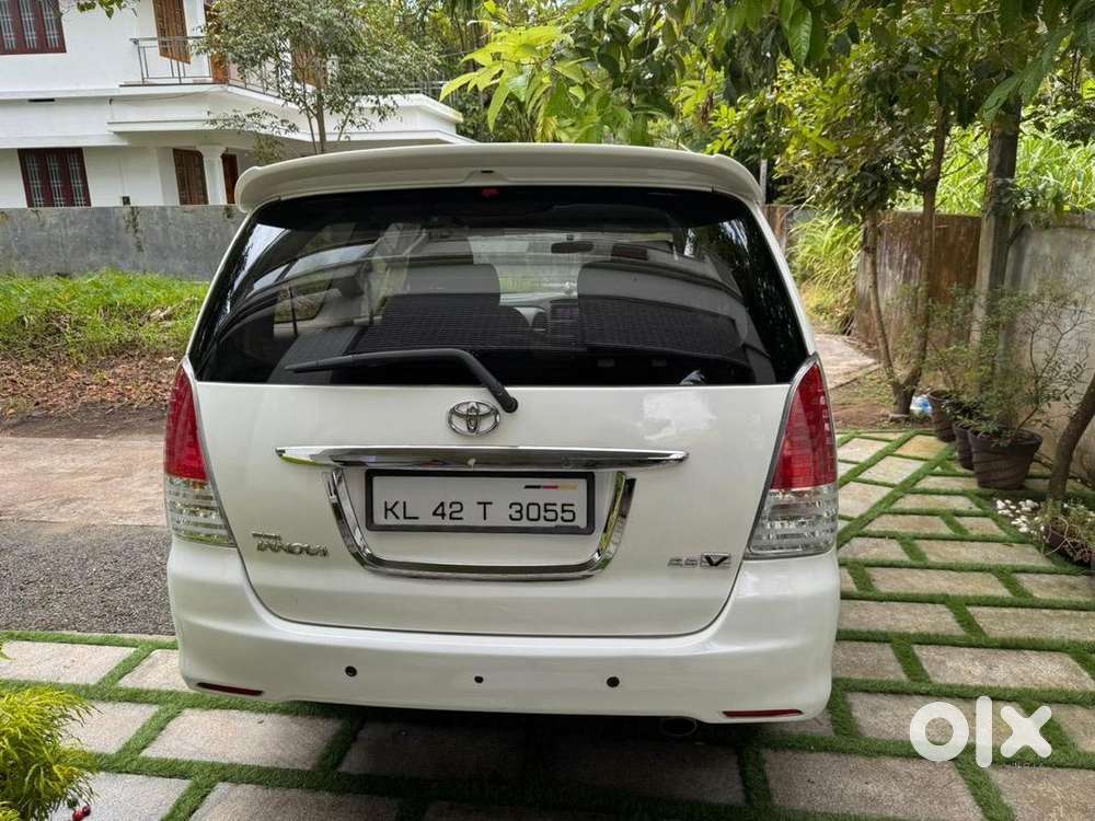 Toyota Innova 2011 Diesel 200000 Km Driven ,insurance Till December