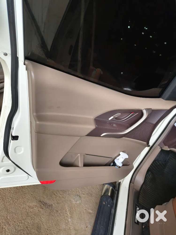 Xuv 500 W10 Selling