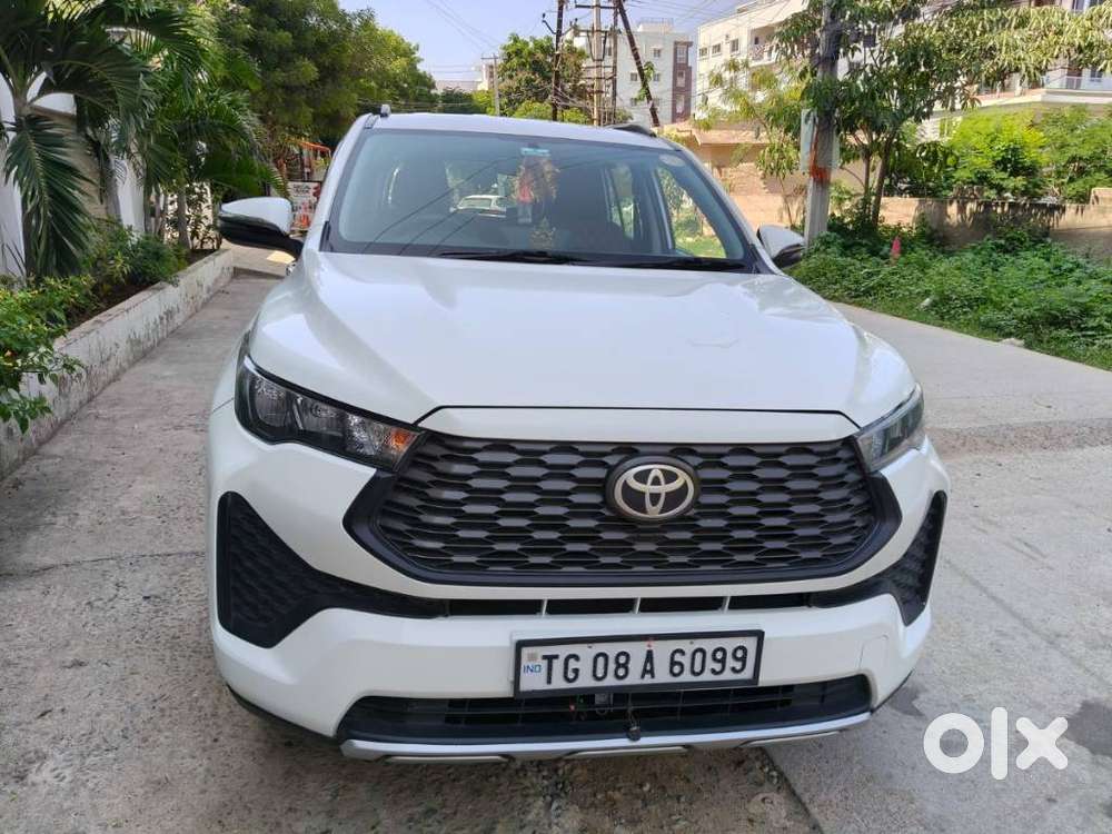 Toyota Innova Hycross 7s Option, 2024, Petrol