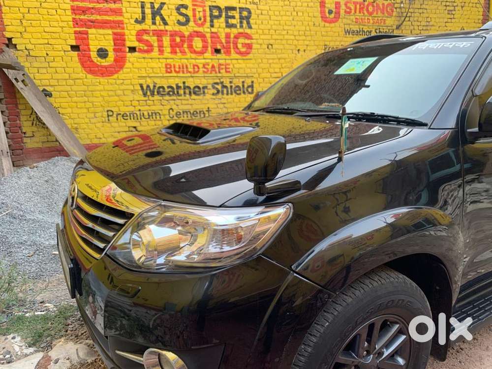 Toyota Fortuner Diesel Manual 2014 Year Scratchless With All Records.