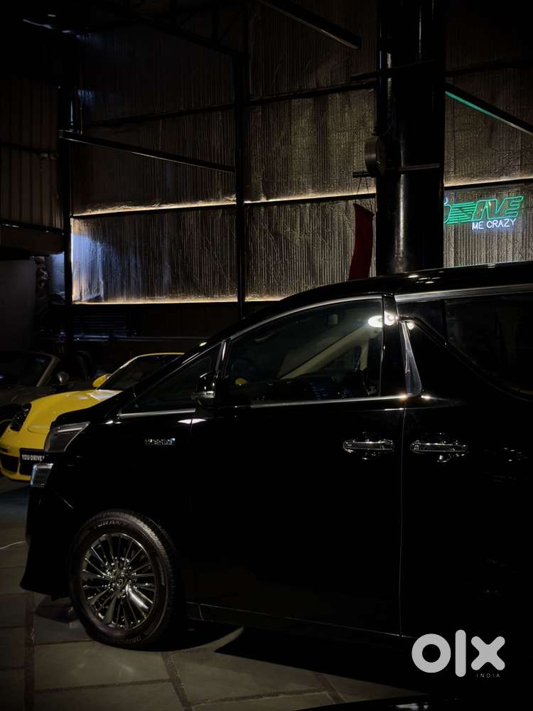 Toyota Vellfire Vip – Executive Lounge, 2023, Petrol