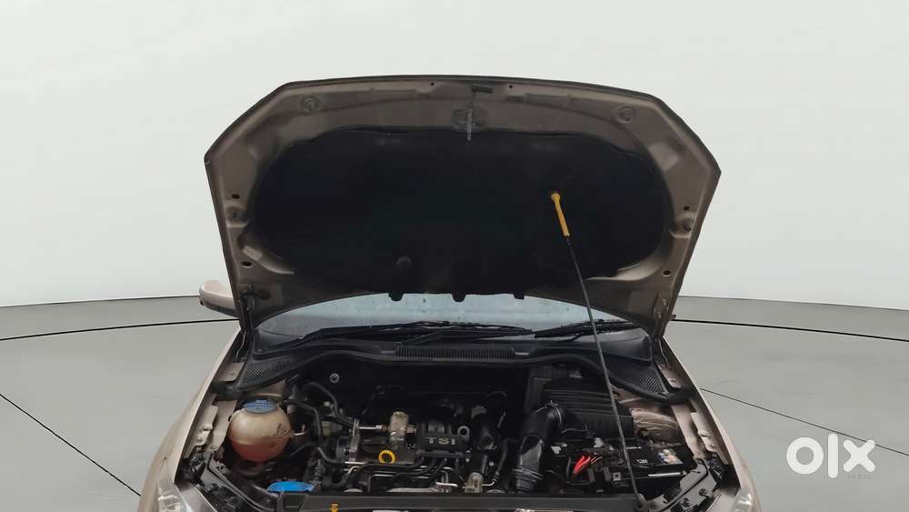 Volkswagen Vento 1.2 Highline Plus At 16 Alloy, 2017, Petrol