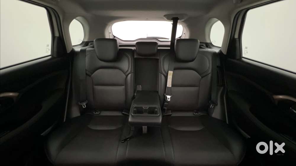 Maruti Suzuki Grand Vitara 1.5 Alpha Plus Intelligent Hybrid Ecvt, 2..