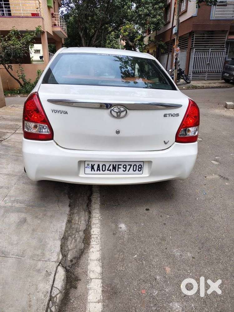 Toyota Etios 1.5 V, 2011, Petrol