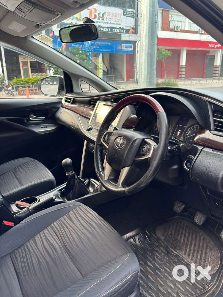 Toyota Innova Crysta 2.4 Vx Mt, 2016, Diesel