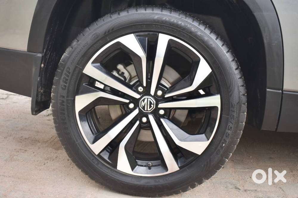 Mg Hector Plus Sharp Pro 1.5 Turbo Petrol Cvt 6 Str, 2025, Petrol
