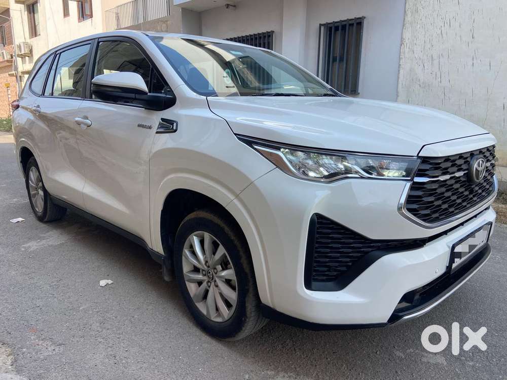 Toyota Innova Hycross 2.0 Vx (o) Hybrid 7 Str, 2024, Petrol