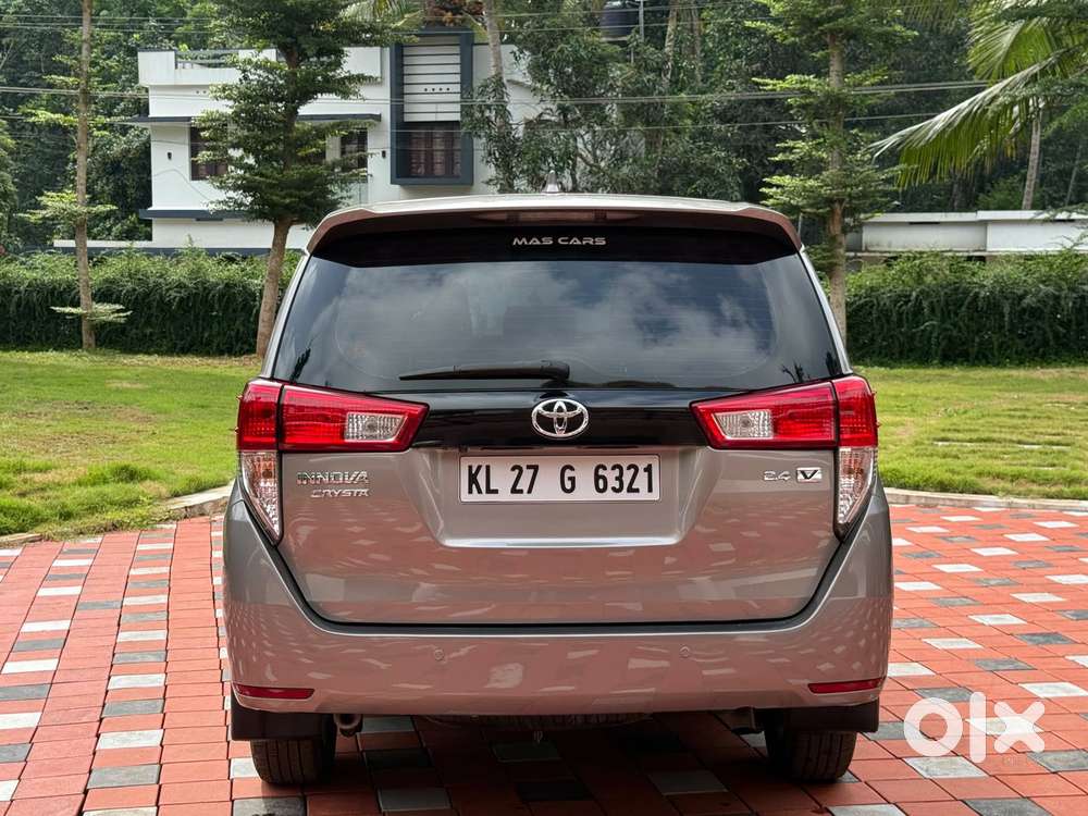 Toyota Innova Crysta 2.4 V 8 Str, 2017, Diesel