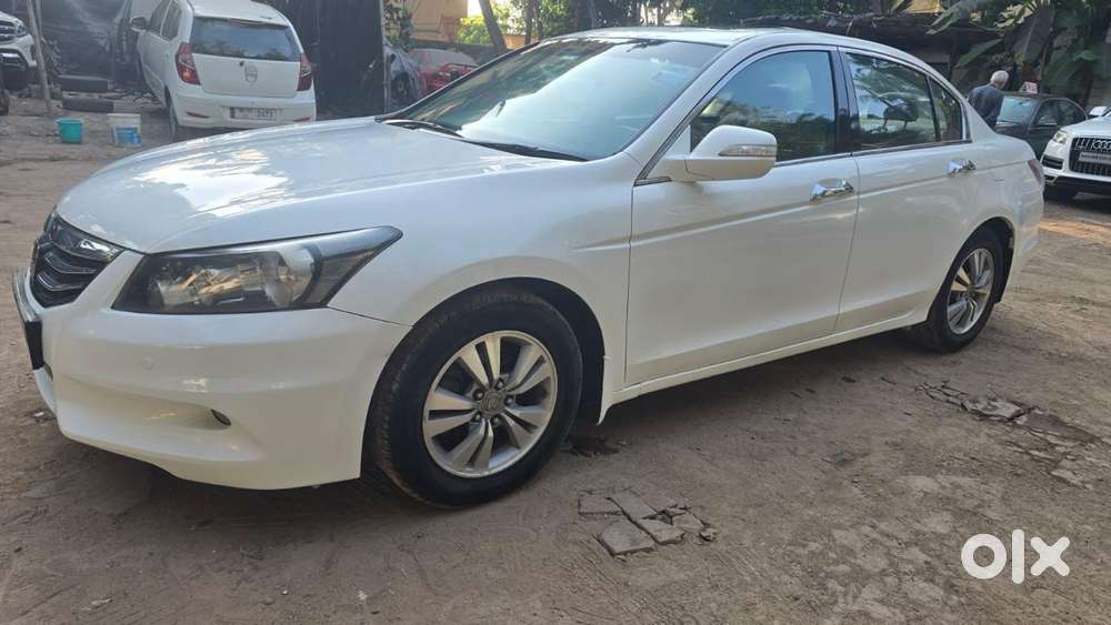 Honda Accord 2.4 Elegance Manual, 2011, Petrol