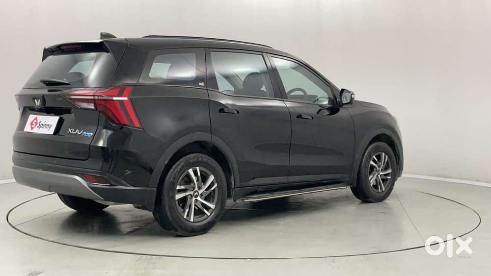 Mahindra Xuv700 2.0 Ax 5 Petrol Mt 7 Str, 2025, Petrol