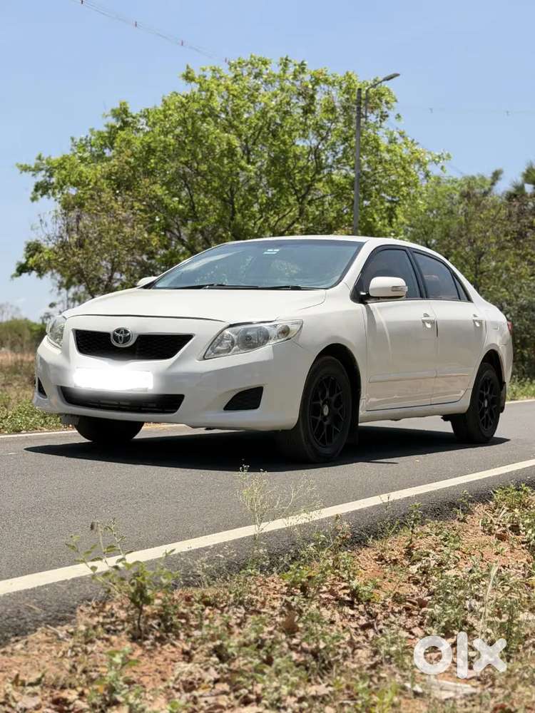 Toyota Corolla Altis 2011 D4d White Colour