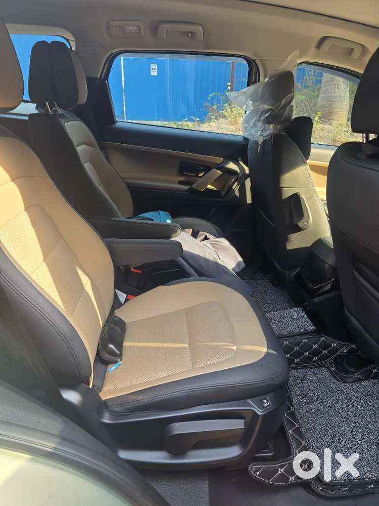 Showroom Condition Safari Limited Edition Top Model