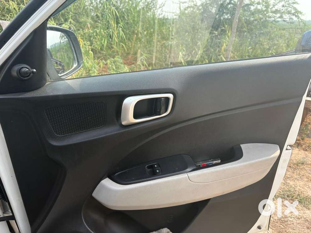 Hyundai Venue Petrol 2023