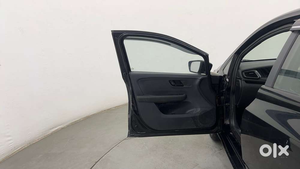Tata Altroz 1.2 Xz Plus Dark Edition, 2021, Petrol