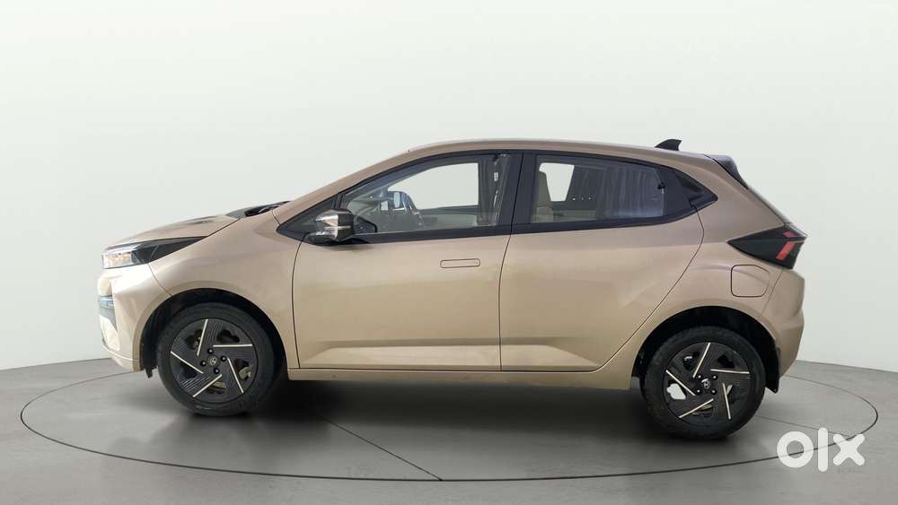 Tata Altroz 1.2 Xza Plus Dark Edition Dct, 2025, Petrol