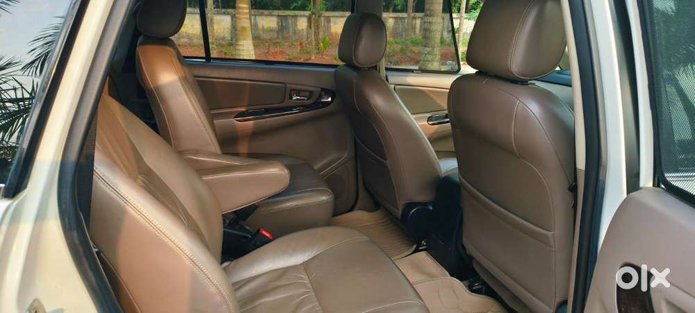 Toyota Innova 2.5 Z Diesel 7 Seater Bs Iv, 2015, Diesel