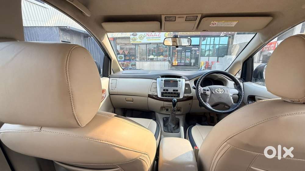Toyota Innova 2.5 V Diesel | 1st Owner | Mh-20 Registered