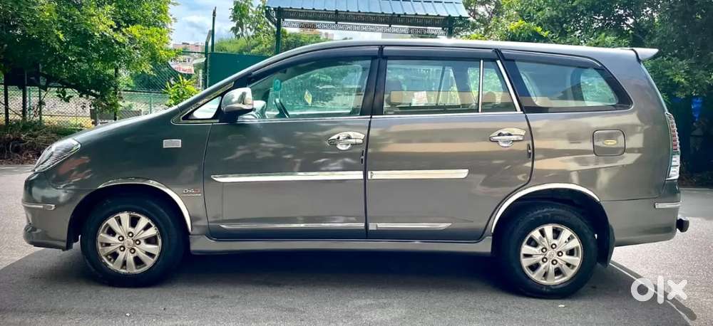 Toyota Innova 2.5 Vx 7 Seater Bs Iv, 2011, Diesel