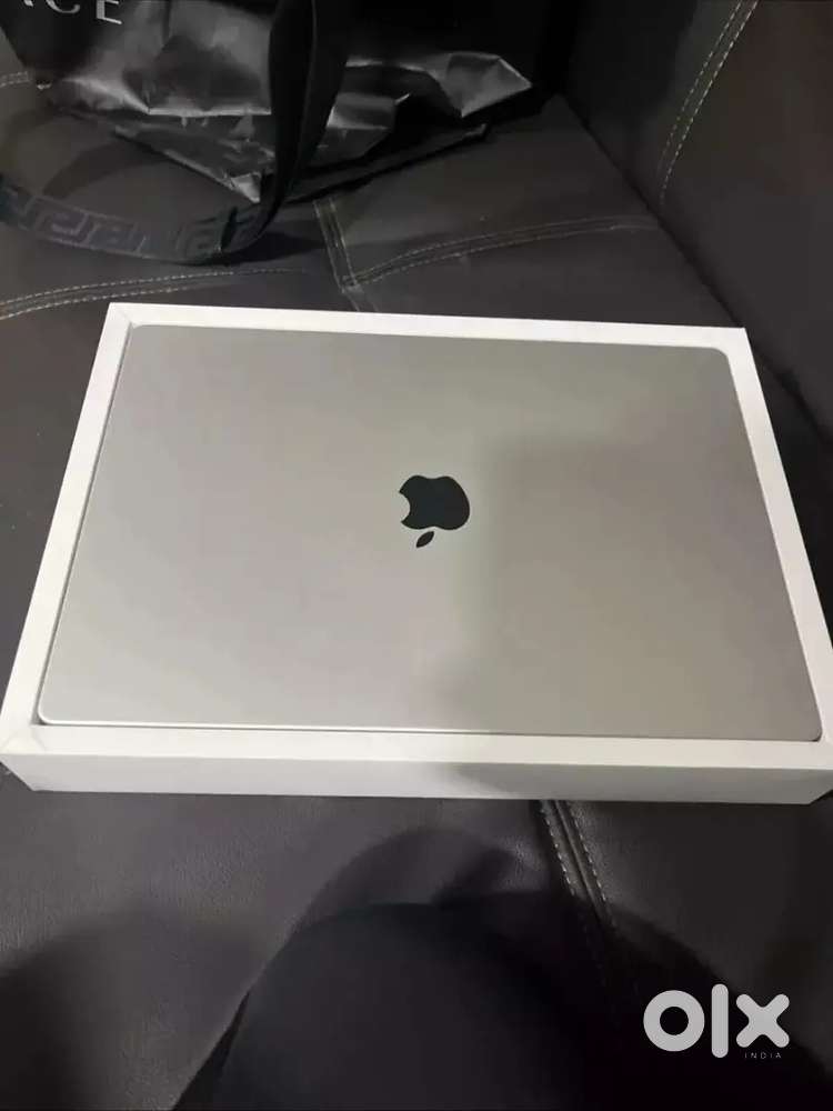 2024 MacBook Pro 16-inch M4 Max 48GB RAM 1TB SSD 40C GPU Silver