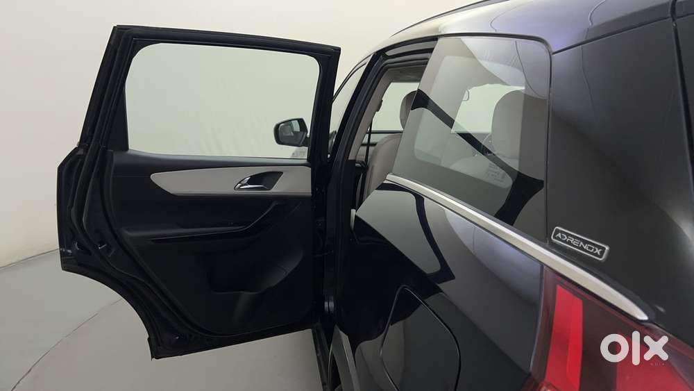 Mahindra Xuv700 2.2 Ax 7 Diesel At Luxury Pack Str, 2024, Diesel