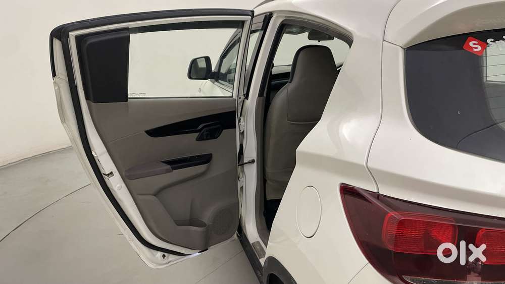 Mahindra Kuv 100 2016-2017 Mfalcon G80 K8, 2016, Petrol