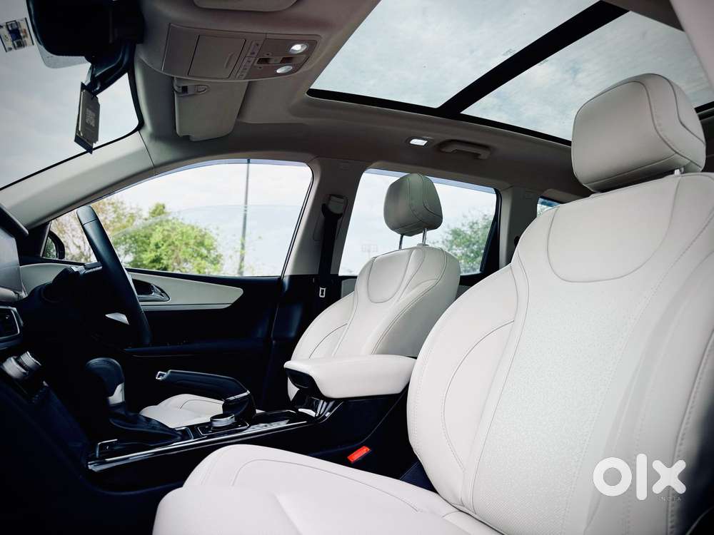 Mahindra Xuv700 2.0 Ax 7 Petrol At Str, 2024, Petrol