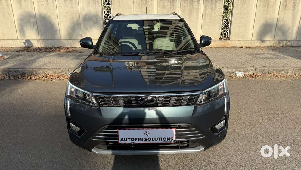 Mahindra Xuv300 1.2 W8 (o) Amt Petrol, 2023, Petrol