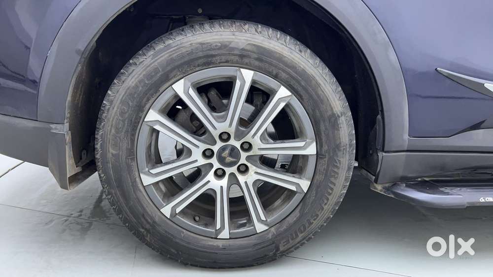 Mahindra Xuv700 2.0 Ax 7 Petrol At Str, 2024, Petrol