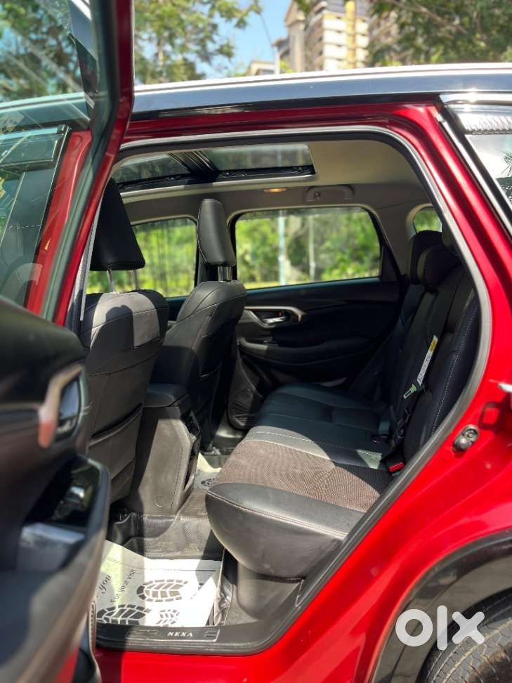 Maruti Suzuki Grand Vitara 1.5 Alpha Plus Intelligent Hybrid Ecvt, 2..