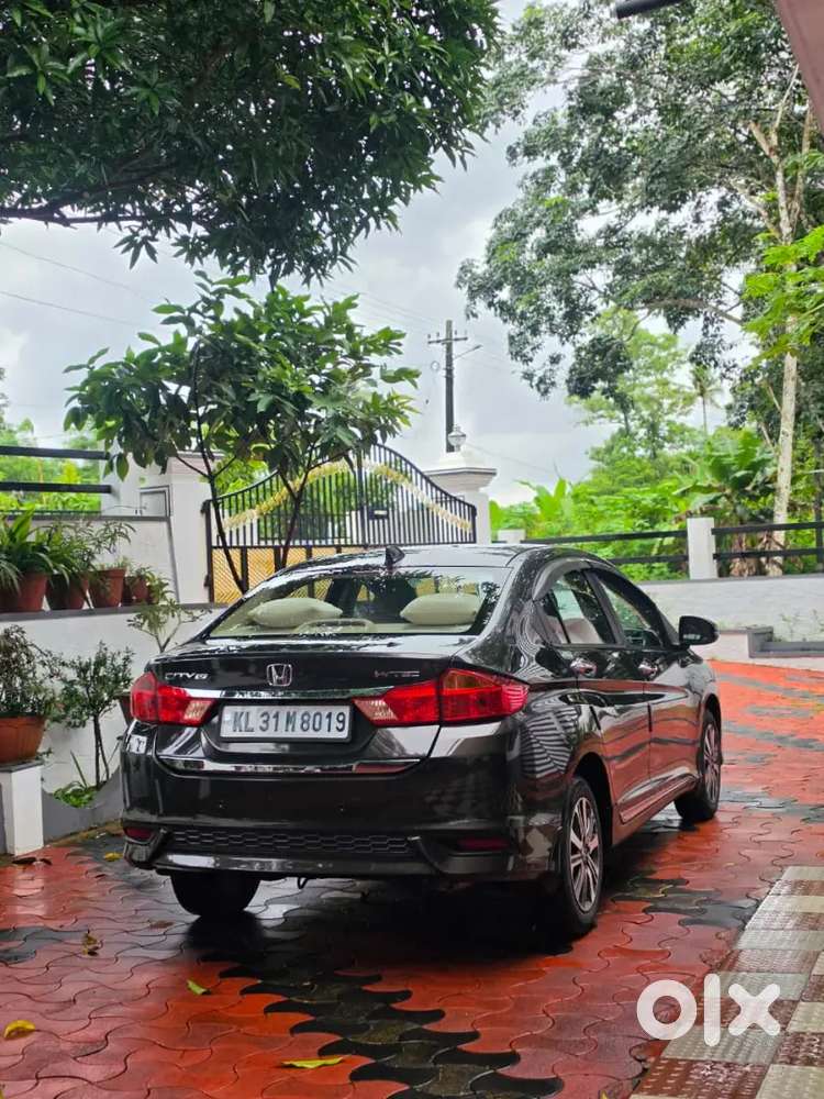 Honda City Petrol Automatic Single Owned Low Km In Showroom Condition