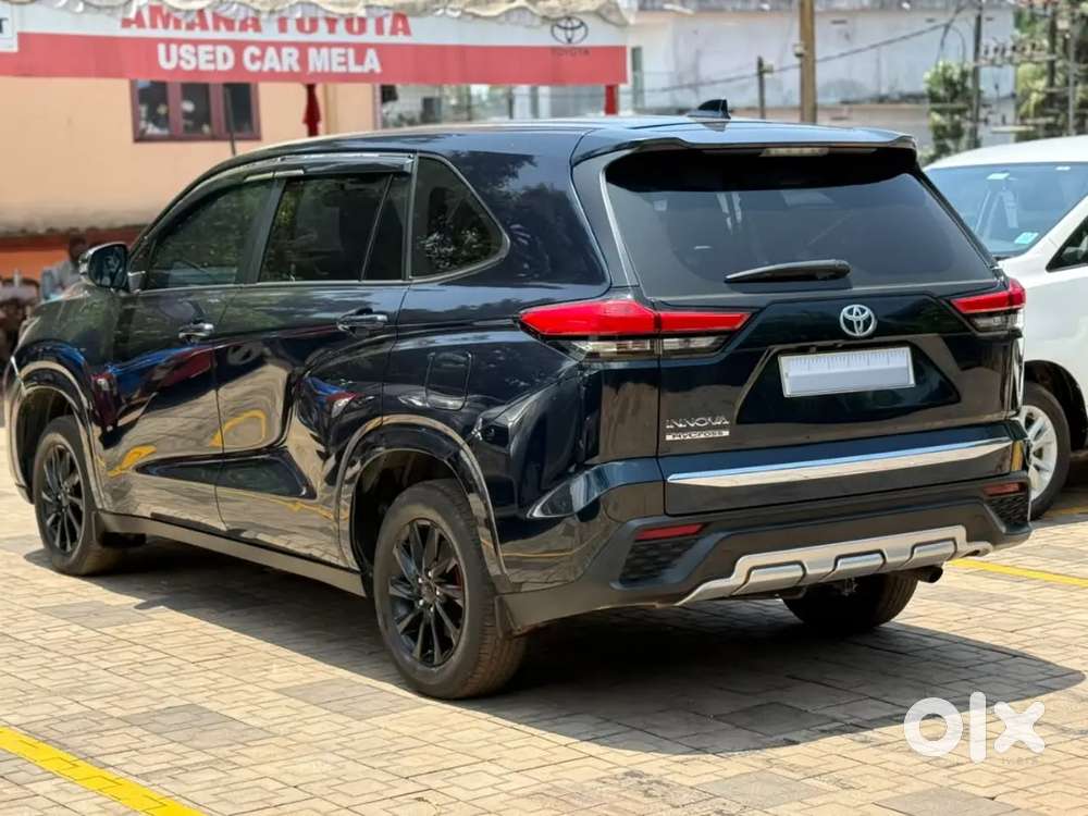 Toyota Innova Hycross 2.0 Petrol 2024