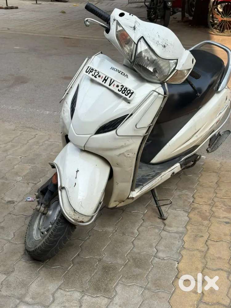 Honda activa sccuty [110cc] in white colour Scooters 1825082849