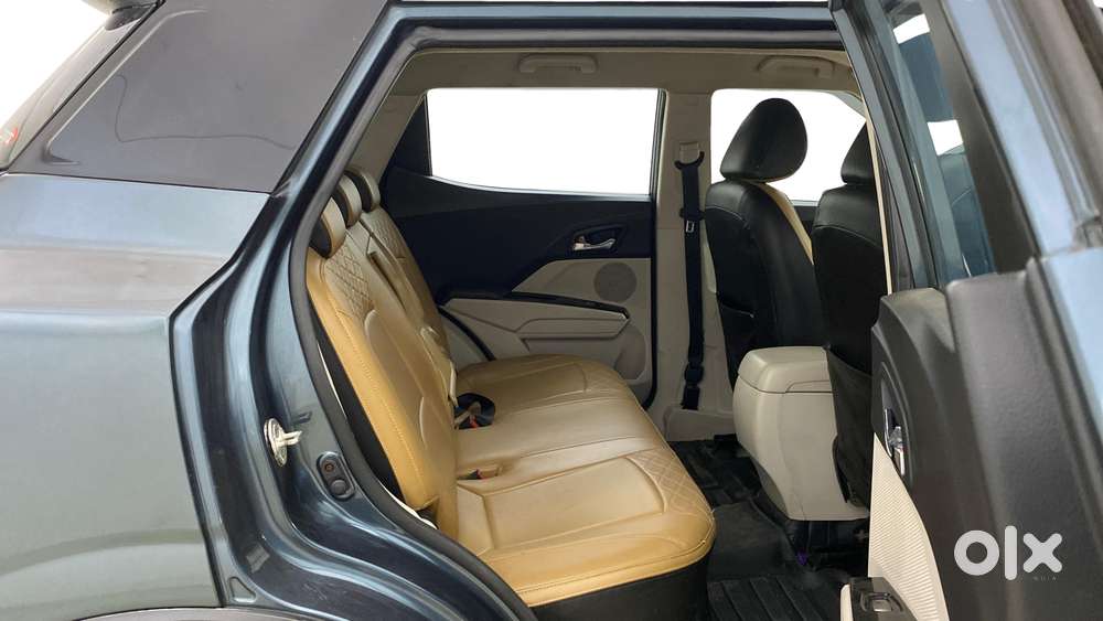 Mahindra Xuv300 W8, 2021, Petrol