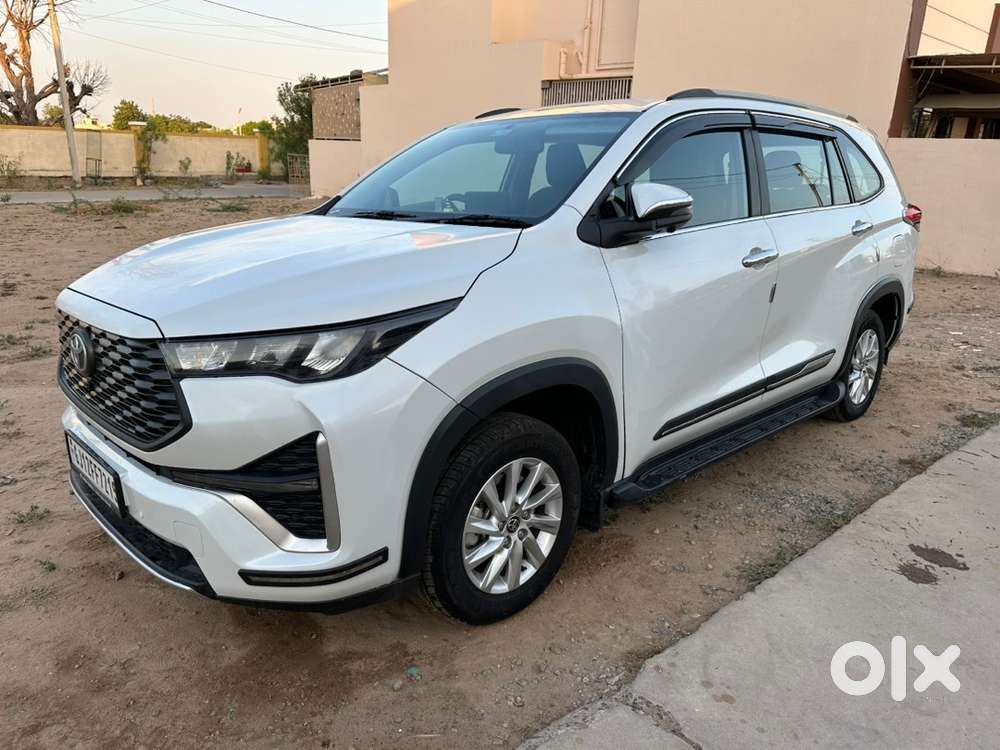 Toyota Innova Hycross-gx(o) 2025 (non-hybrid) Petrol 7000 Km Driven