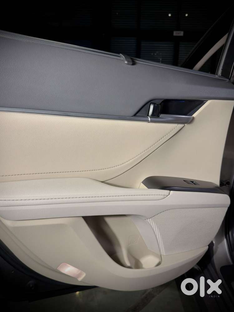Toyota Camry Hybrid, 2023, Petrol