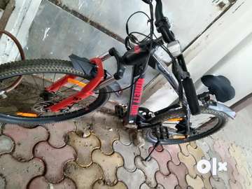 Electric battery ki cycle race wali 1 year old 25 kilometer chalti