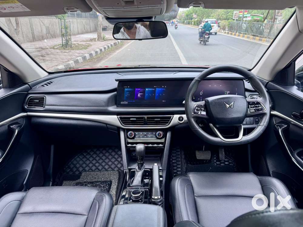 Mahindra Xuv700 2.2 Ax 7 Diesel At Str, 2025, Diesel