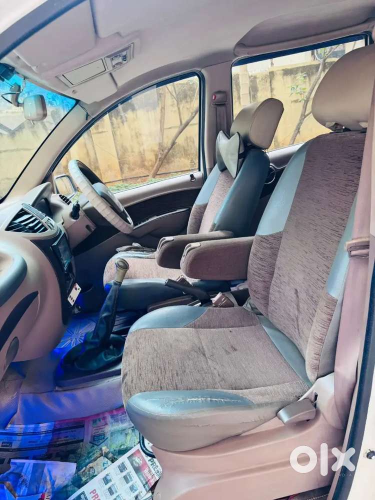 Mahindra Xlro Pearl White