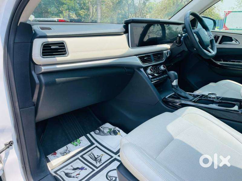 Mahindra Xuv700 2.0 Ax 7 Petrol At Luxury Pack Str, 2025, Petrol