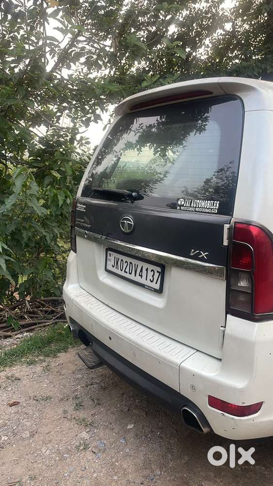Tata Safari Storme 2015