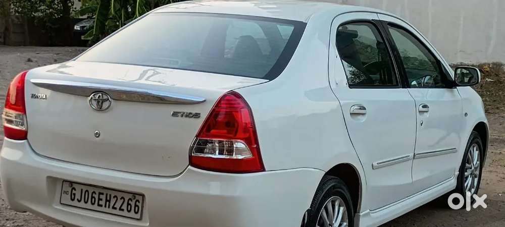 Toyota Etios [2010-2012] 2011
