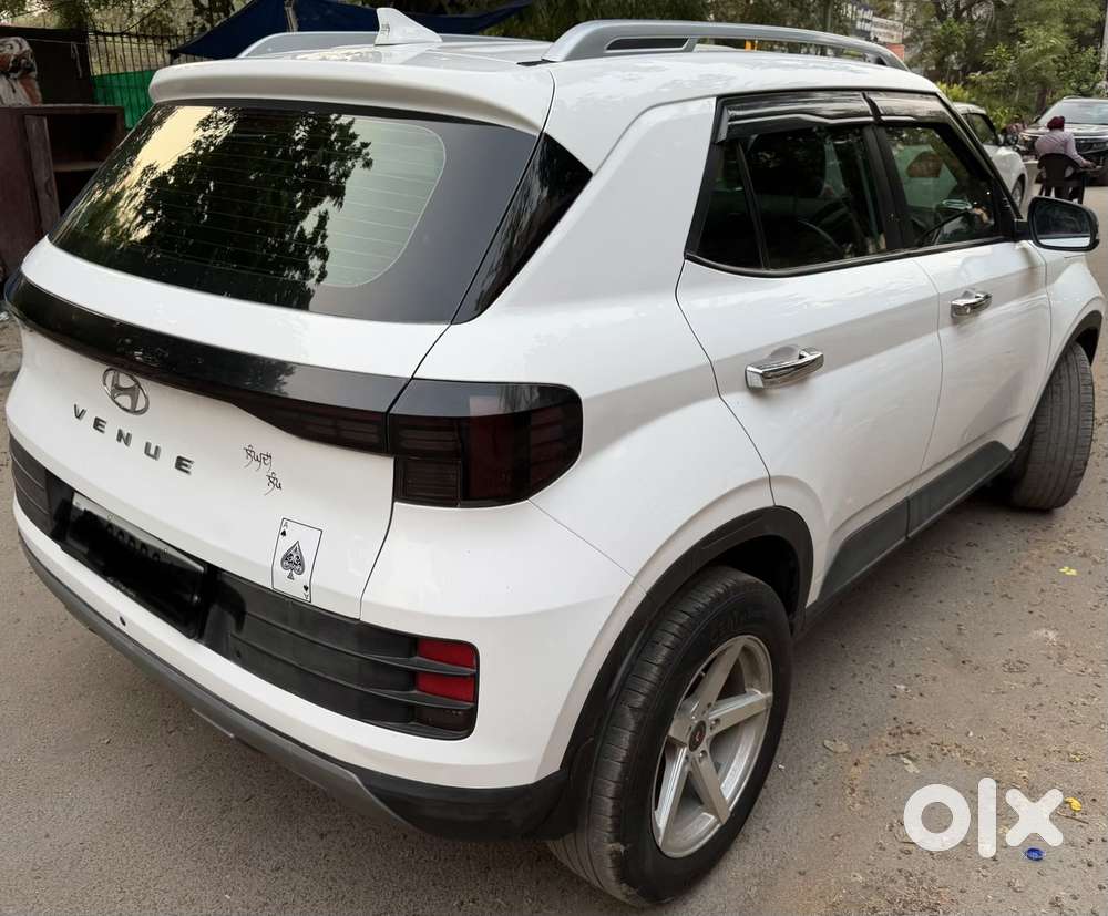 Hyundai Venue S (o) 1.0 Turbo Mt, 2023, Cng & Hybrids