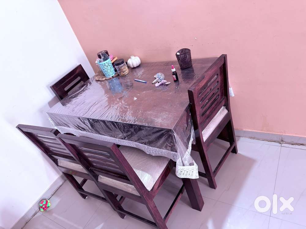 Dining table 4 seater