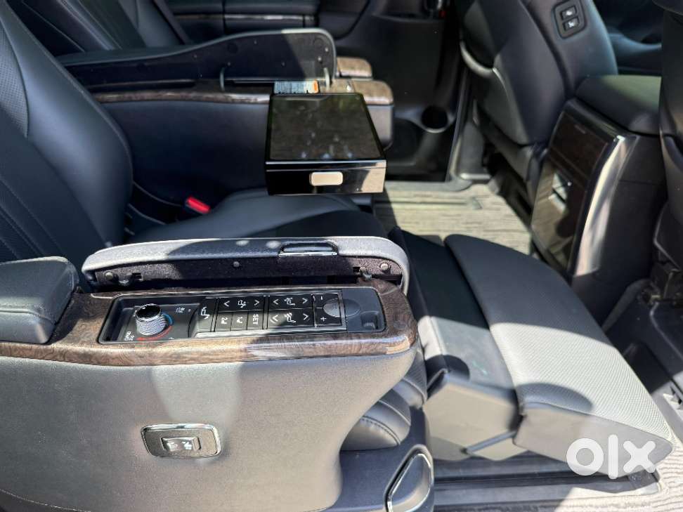 Toyota Vellfire Vip – Executive Lounge, 2022, Petrol