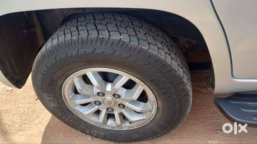 Mahindra Tuv300 T8 Diesel Automatic