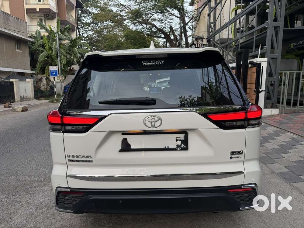Toyota Innova Hycross 2.0 Zx (o) Hybrid 7 Str, 2025, Petrol