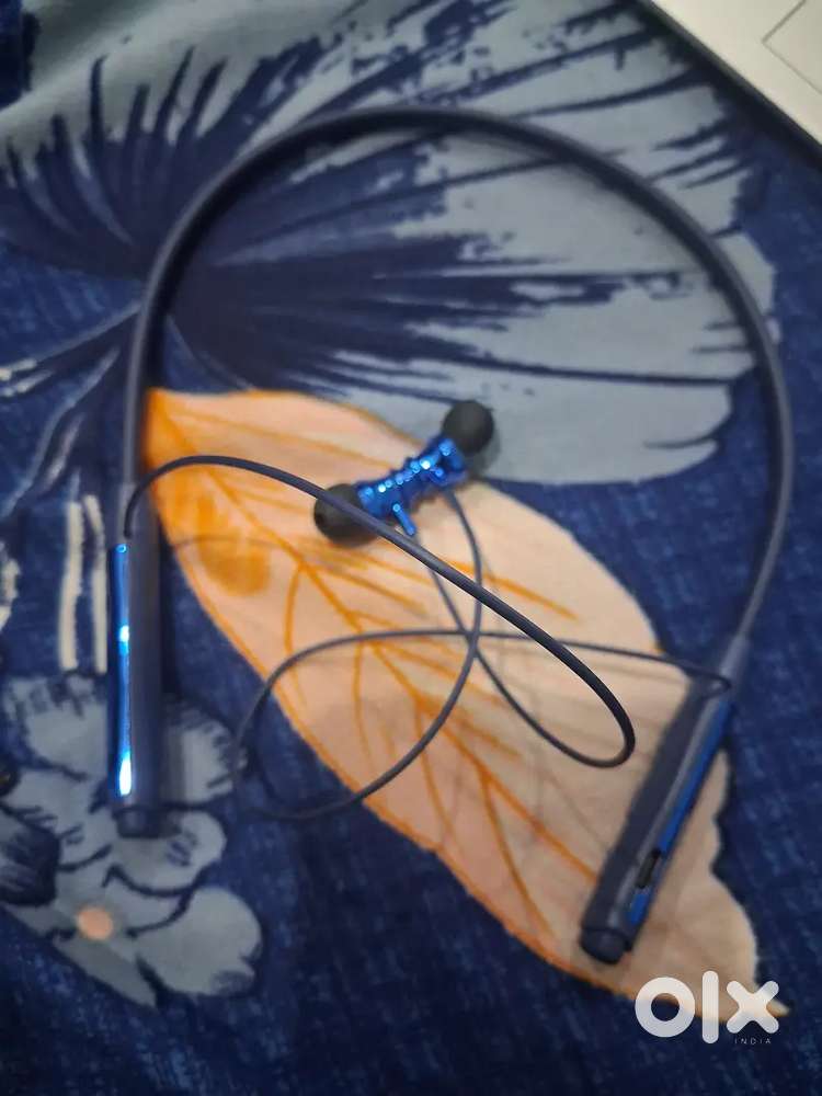 Mivi Glow Spark Neckband &ndash; Good Condition